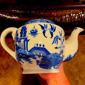 Blue Willow vintage Teapot no lid excellent cond!